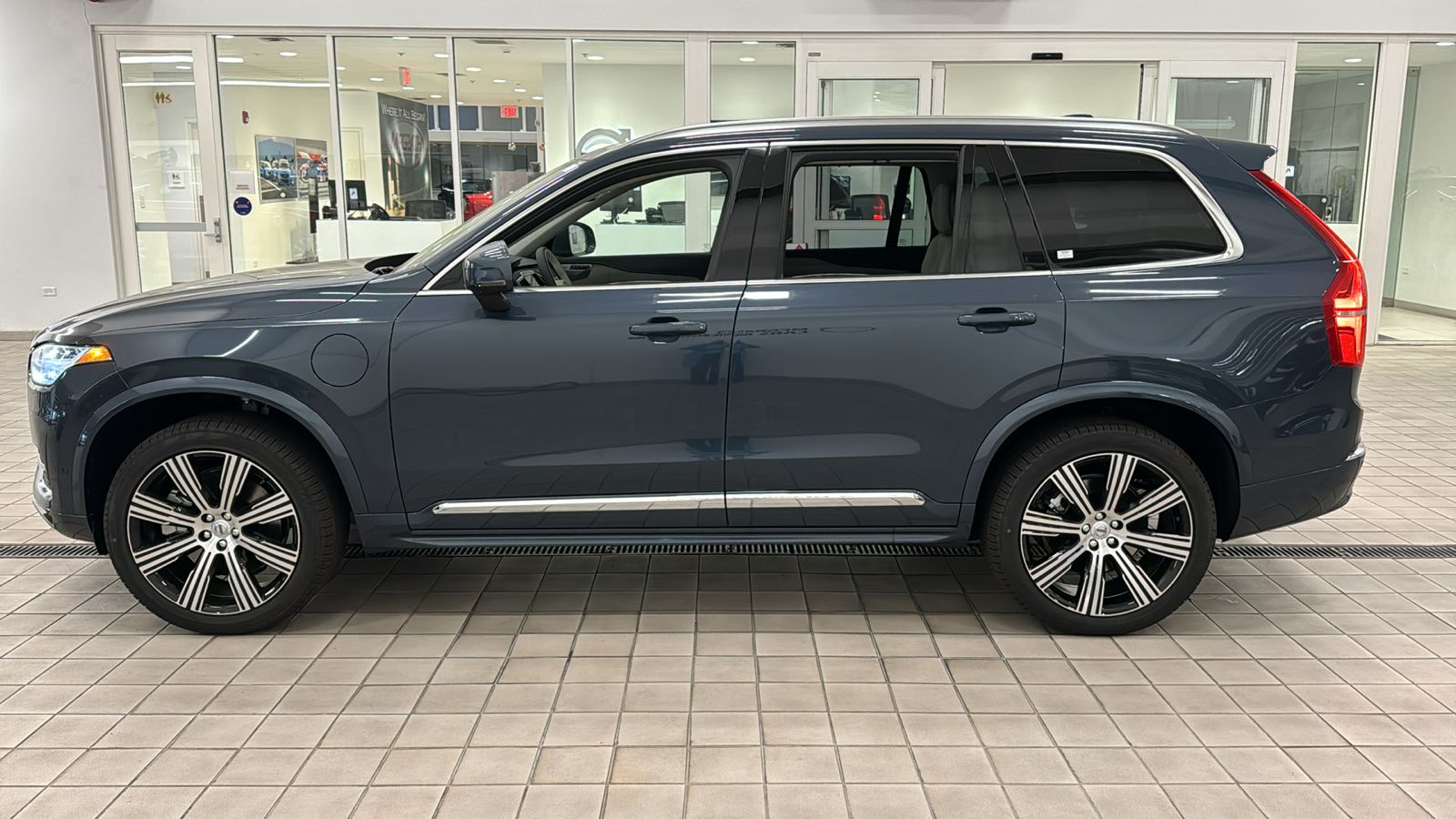 2025 Volvo XC90 Plug-In Hybrid Ultra 7