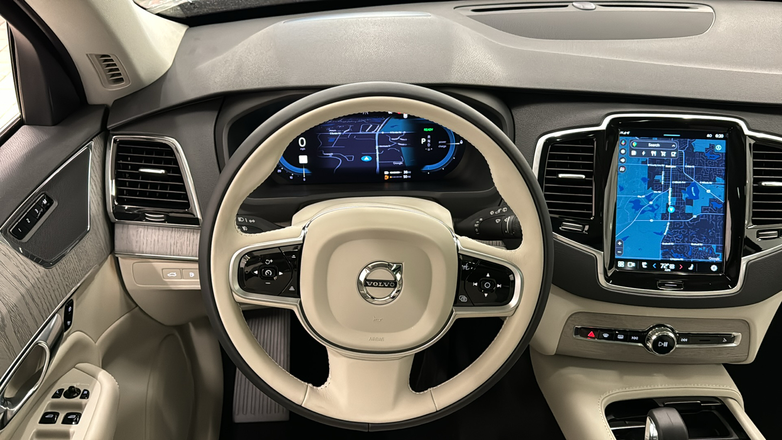 2025 Volvo XC90 Plug-In Hybrid Plus 11