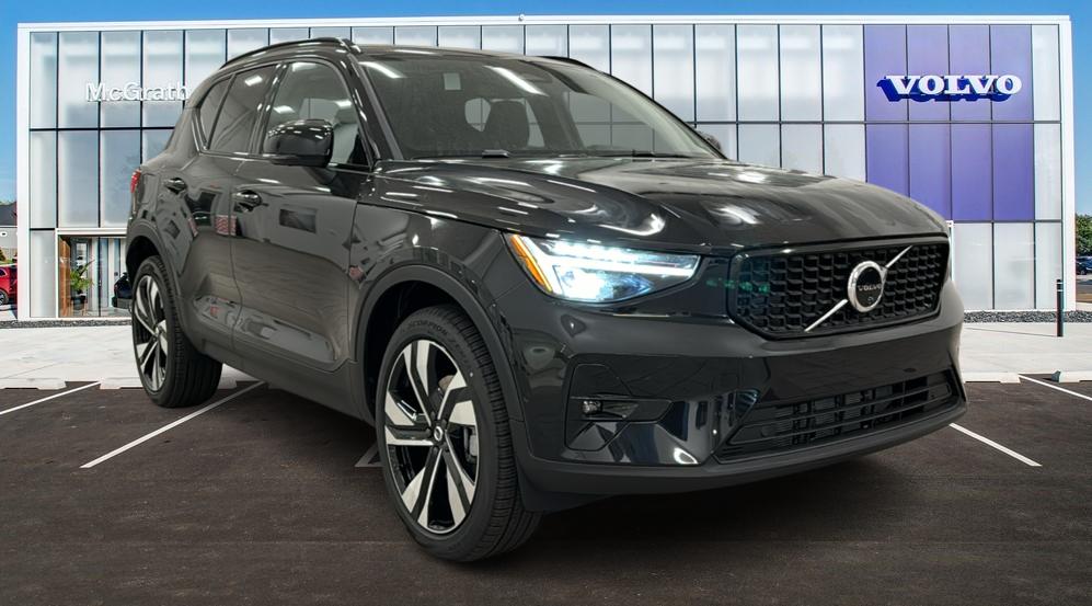 2025 Volvo XC40 Plus Dark Theme 1