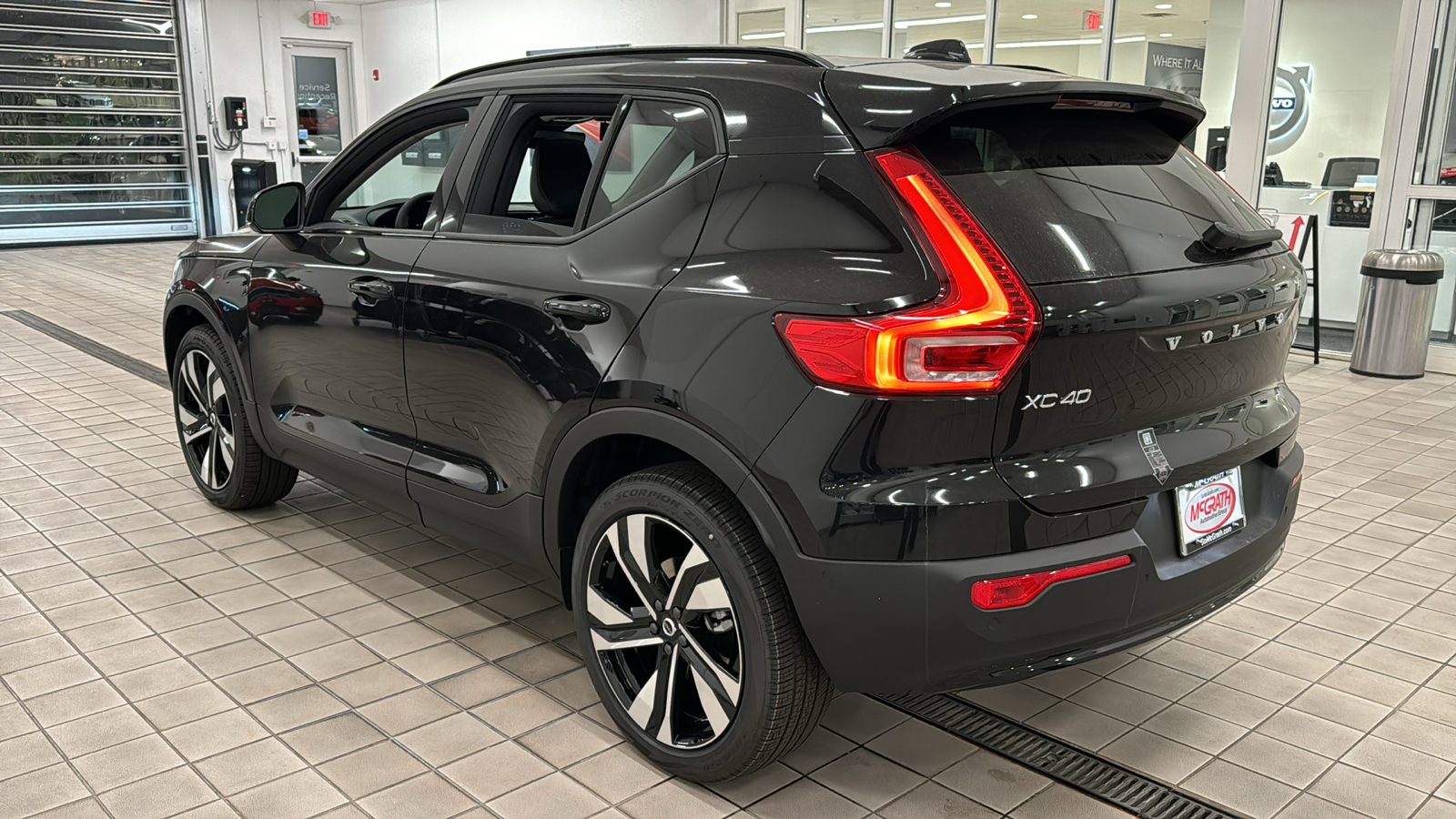 2025 Volvo XC40 Plus Dark Theme 6