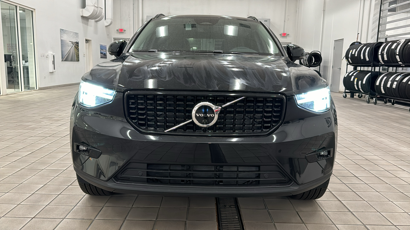 2025 Volvo XC40 Plus Dark Theme 9