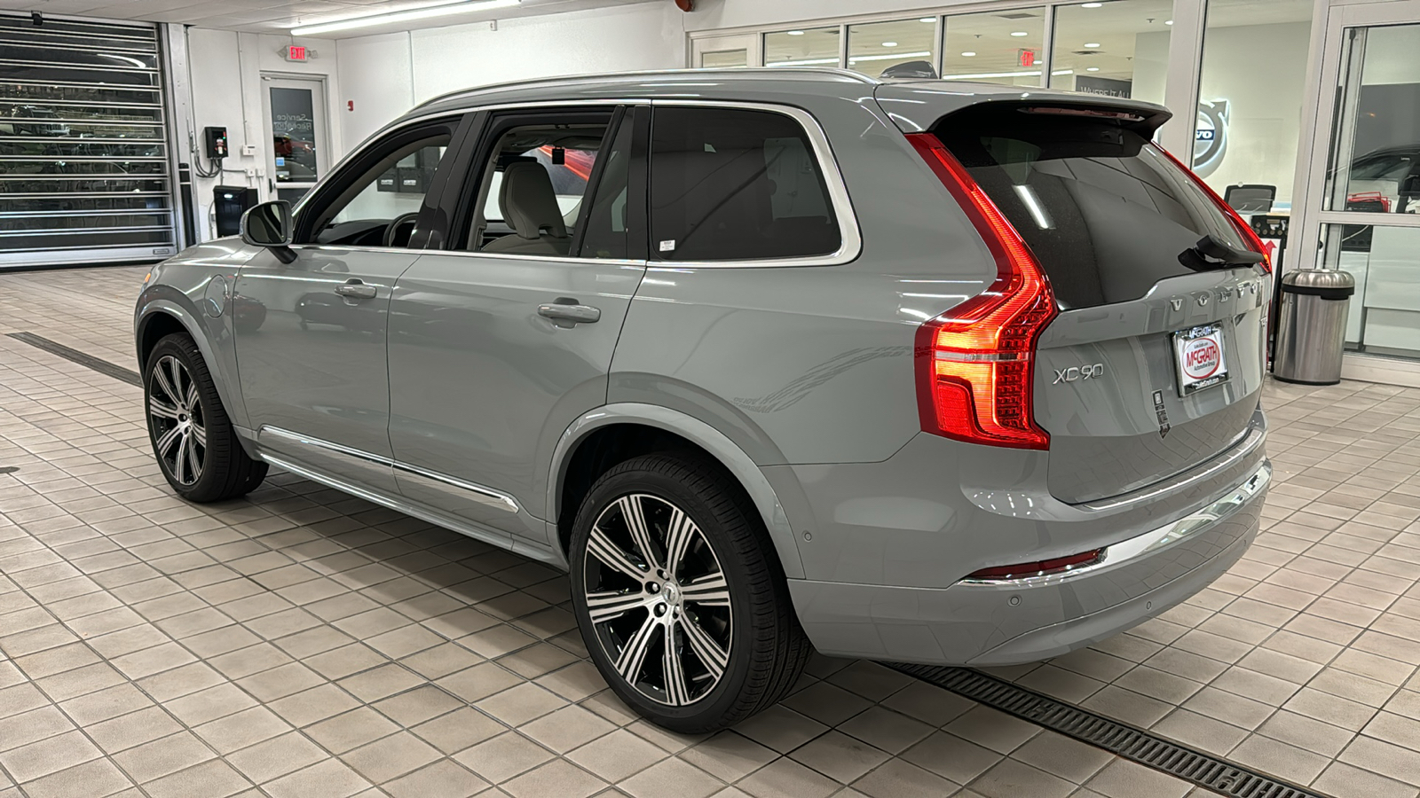 2025 Volvo XC90 Plug-In Hybrid Ultra 6