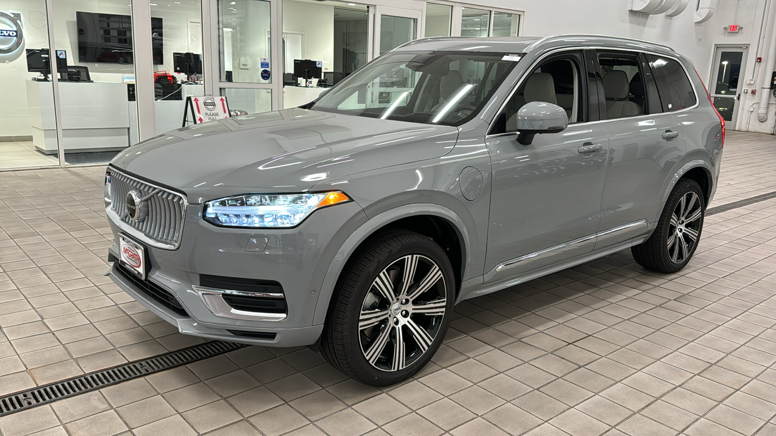 2025 Volvo XC90 Plug-In Hybrid Ultra 8