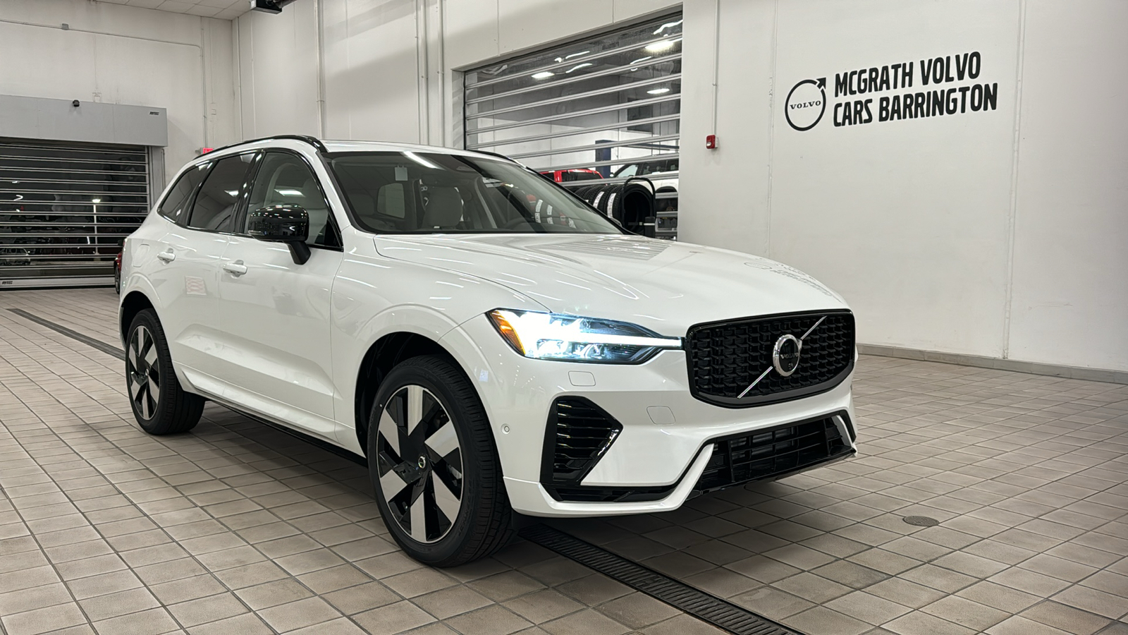 2025 Volvo XC60 Plug-In Hybrid Plus 2