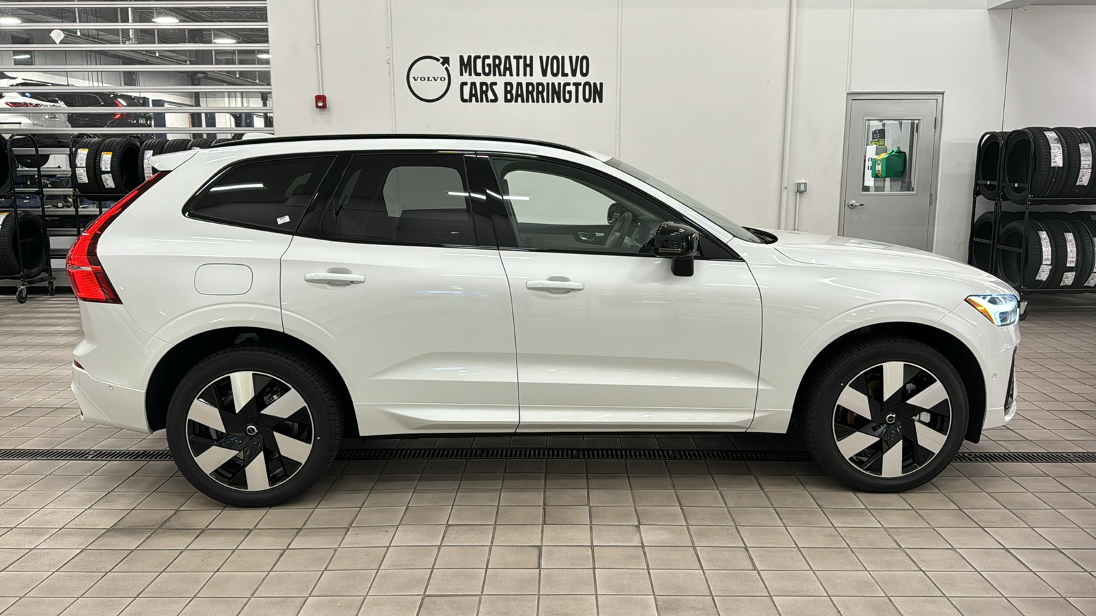 2025 Volvo XC60 Plug-In Hybrid Plus 3