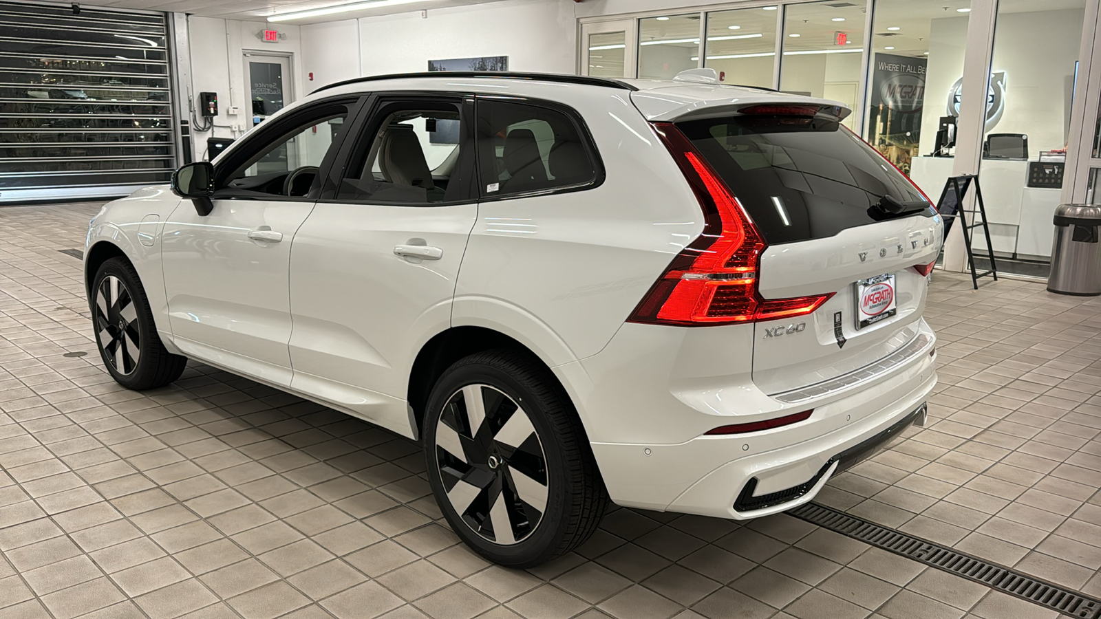 2025 Volvo XC60 Plug-In Hybrid Plus 6