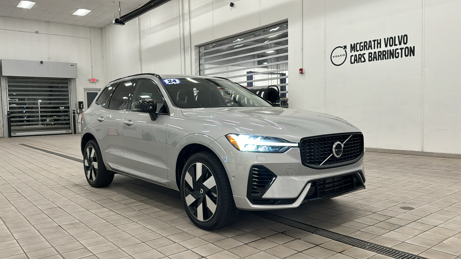 2024 Volvo XC60 Recharge Plug-In Hybrid Plus Dark Theme 2