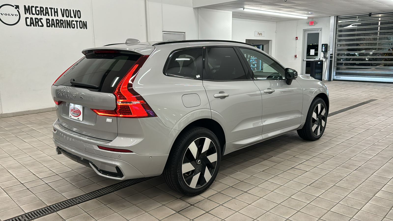 2024 Volvo XC60 Recharge Plug-In Hybrid Plus Dark Theme 4