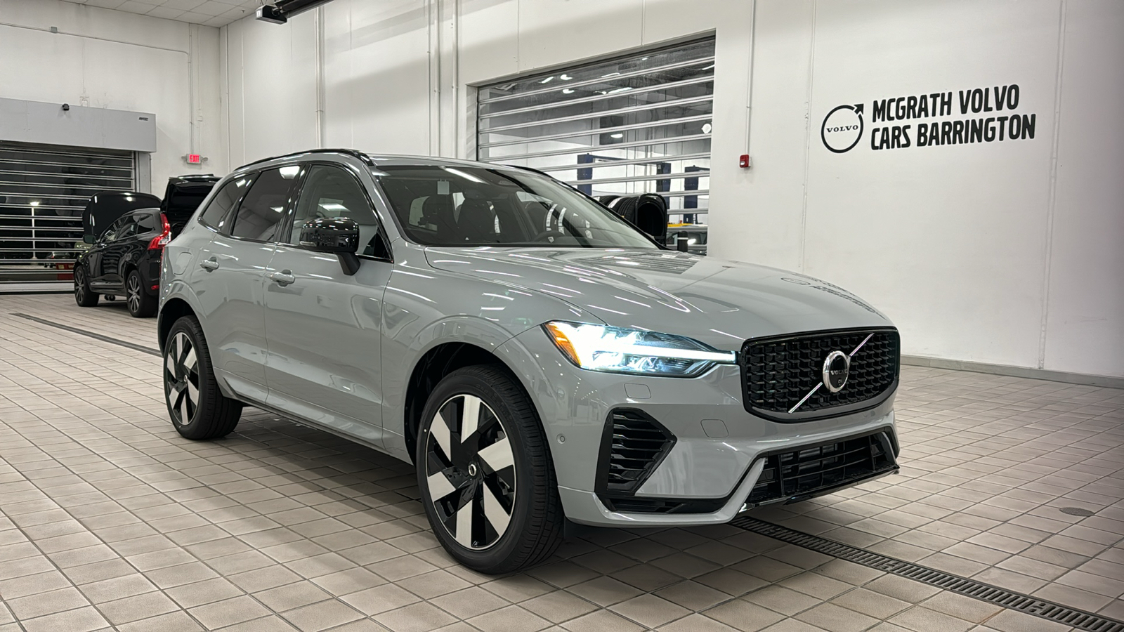 2025 Volvo XC60 Plug-In Hybrid Plus 2