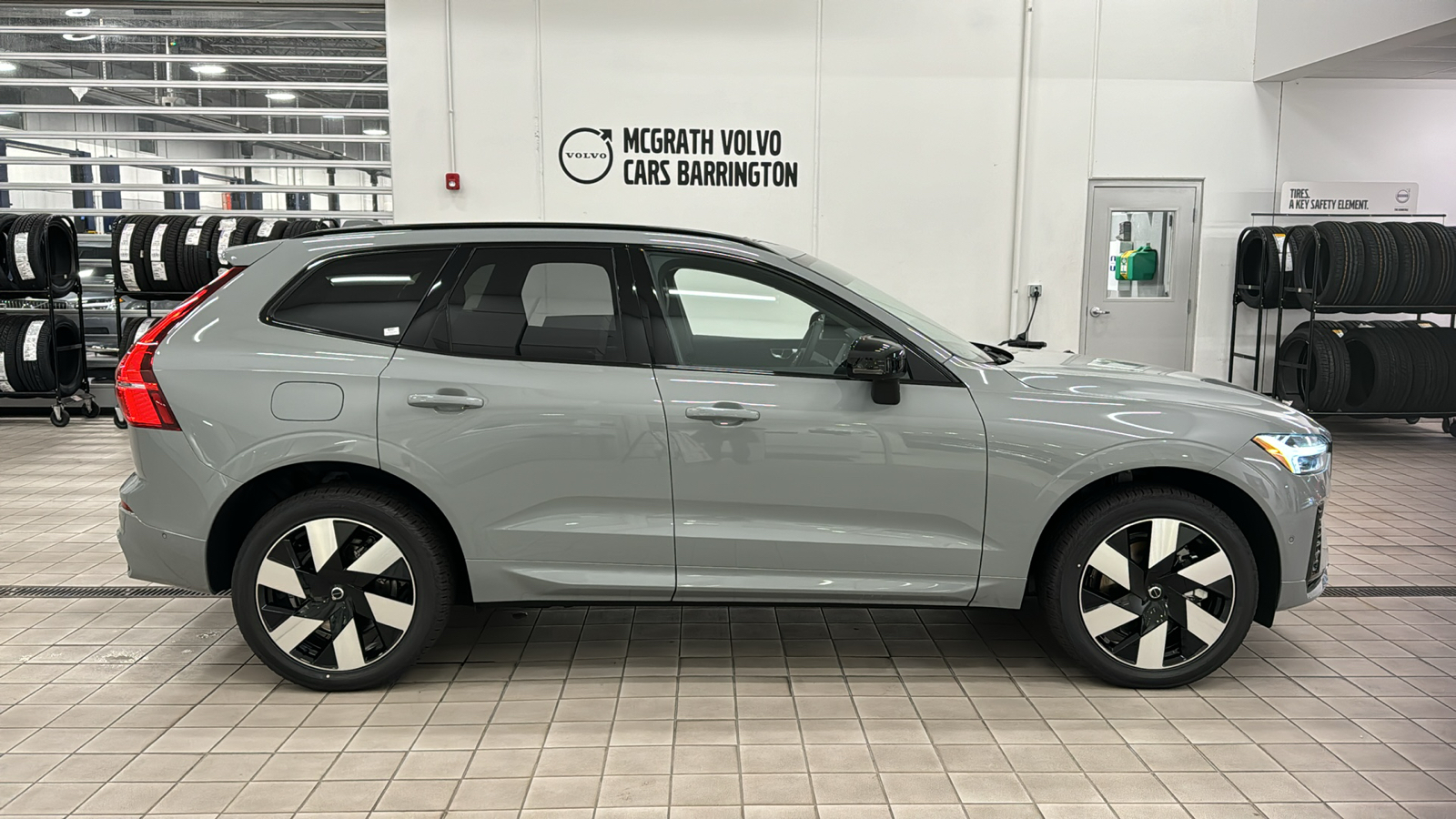 2025 Volvo XC60 Plug-In Hybrid Plus 3