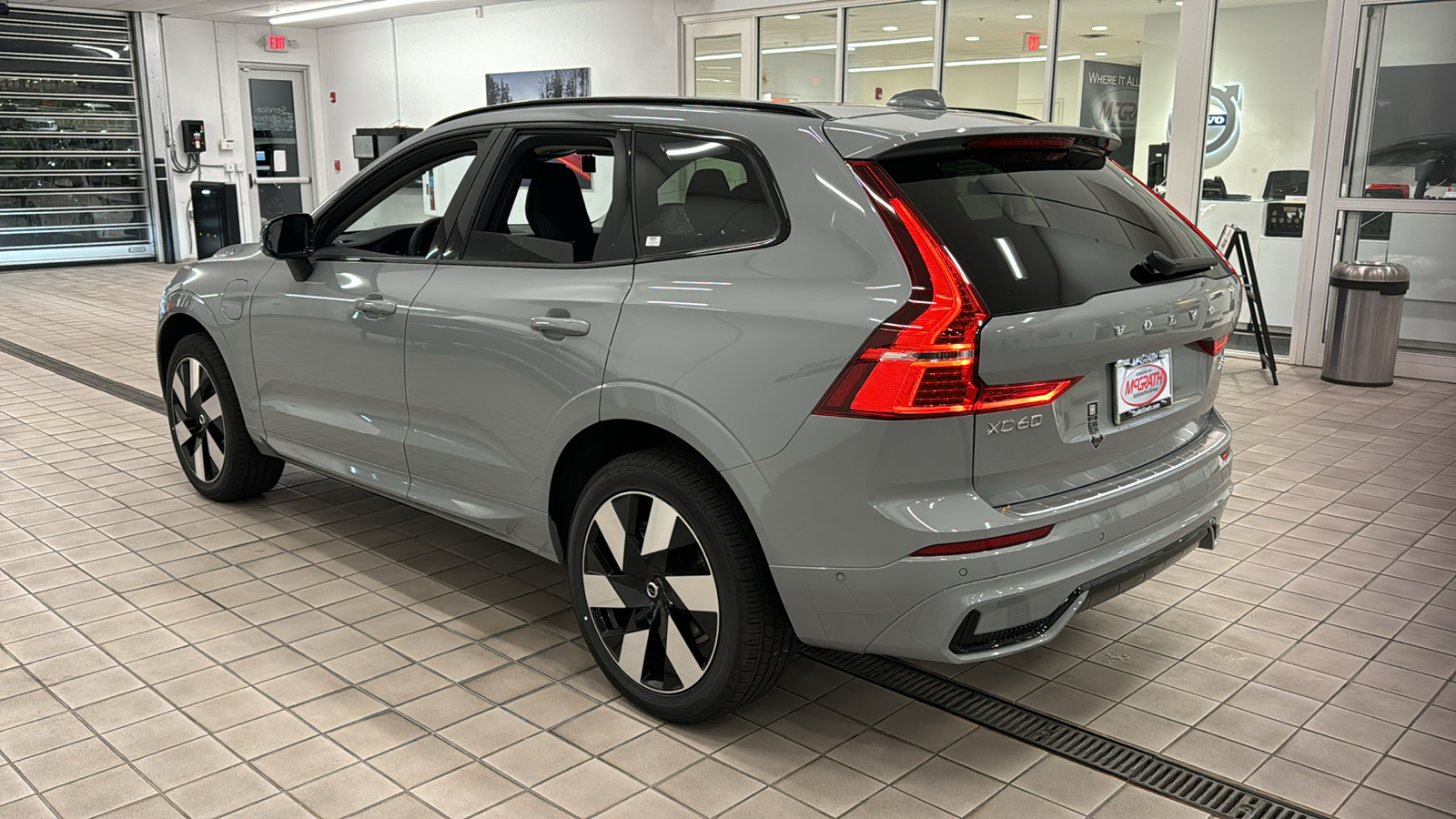 2025 Volvo XC60 Plug-In Hybrid Plus 6