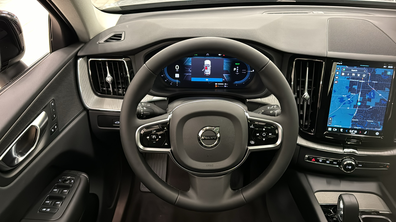 2025 Volvo XC60 Plug-In Hybrid Plus 11