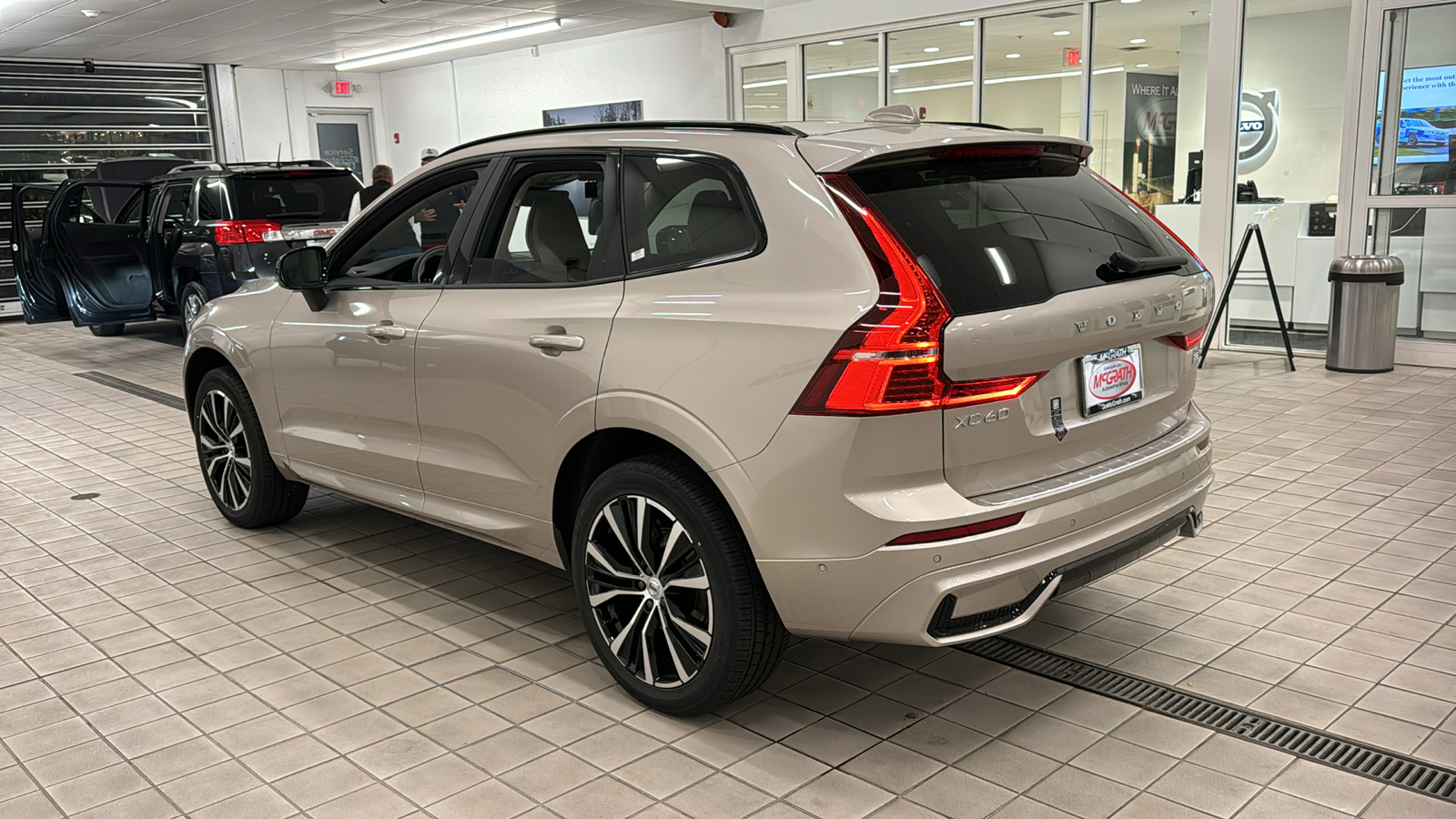 2025 Volvo XC60 Plus 6