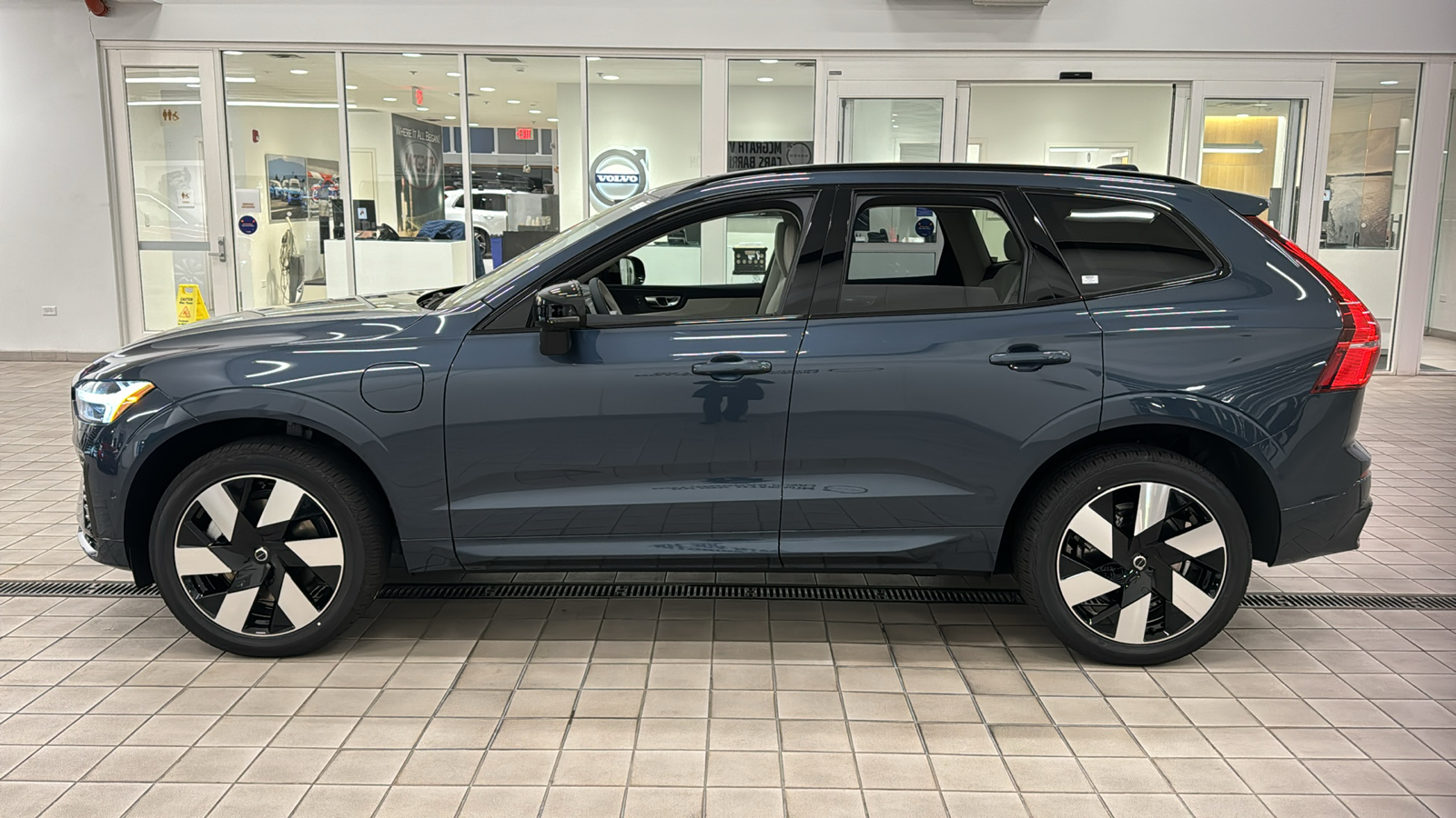 2025 Volvo XC60 Plug-In Hybrid Plus 7