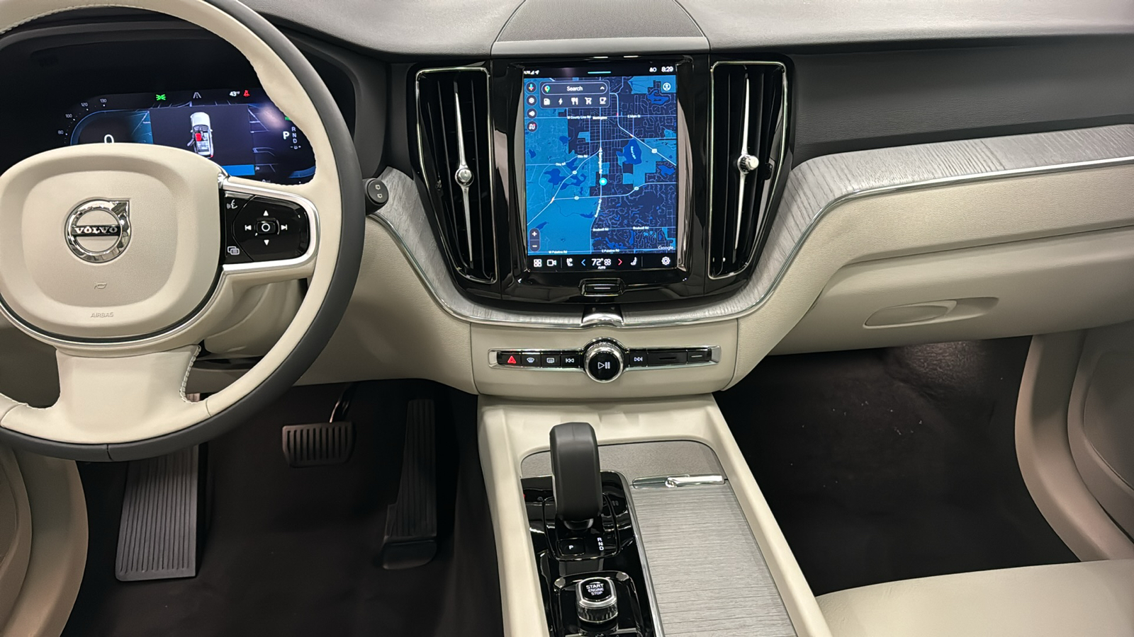 2025 Volvo XC60 Plug-In Hybrid Plus 10