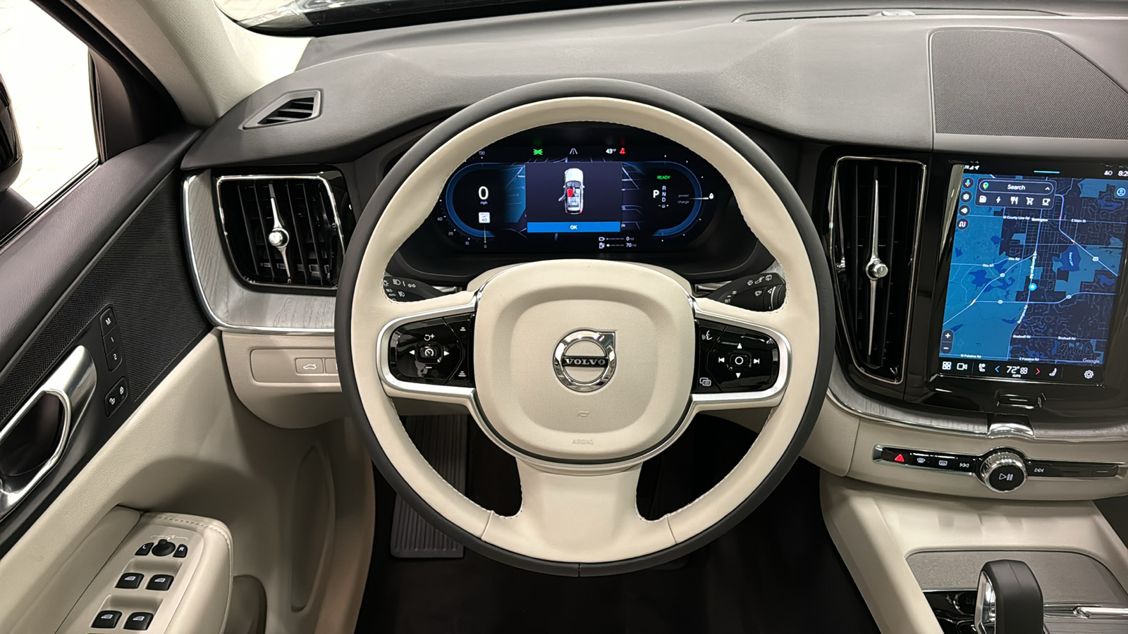 2025 Volvo XC60 Plug-In Hybrid Plus 11