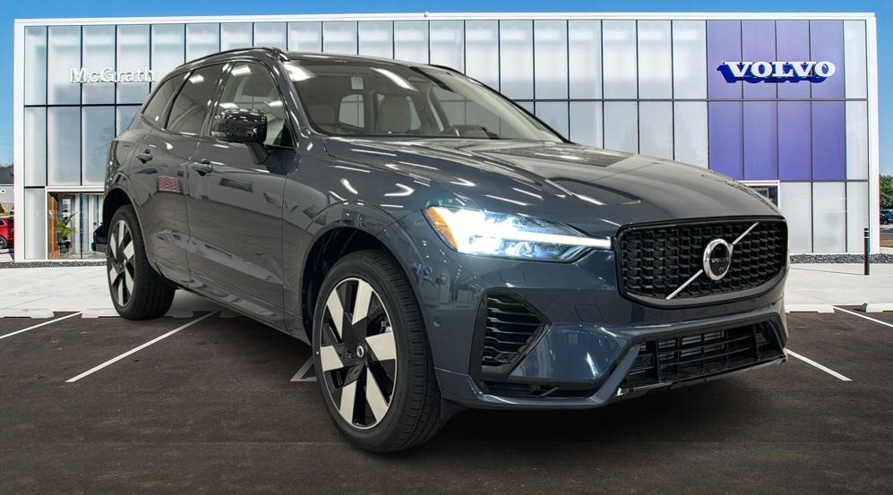 2025 Volvo XC60 Plug-In Hybrid Plus 1