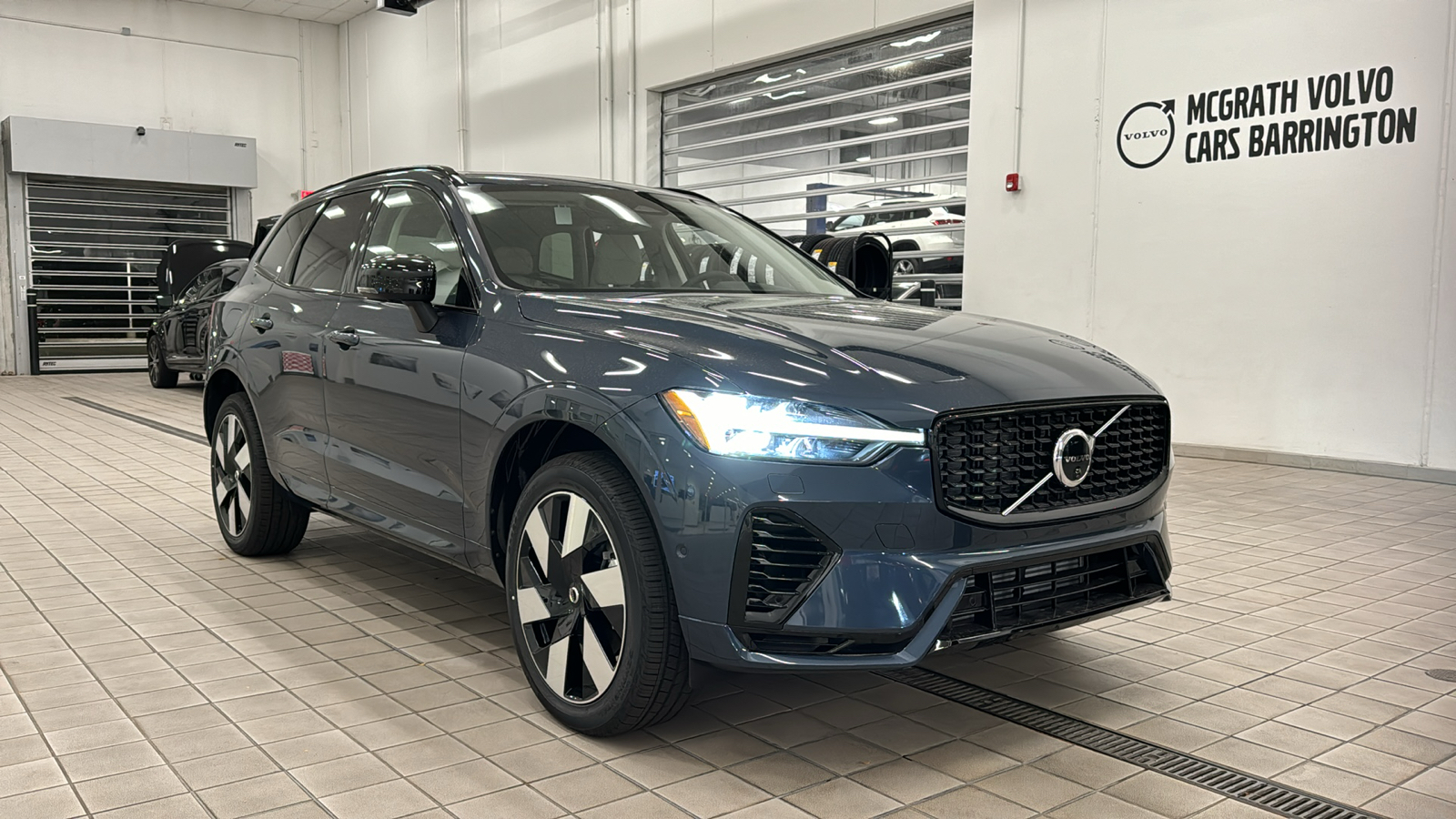 2025 Volvo XC60 Plug-In Hybrid Plus 2