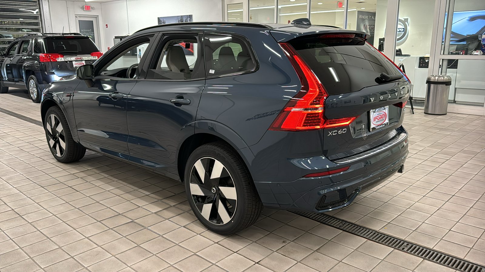 2025 Volvo XC60 Plug-In Hybrid Plus 6