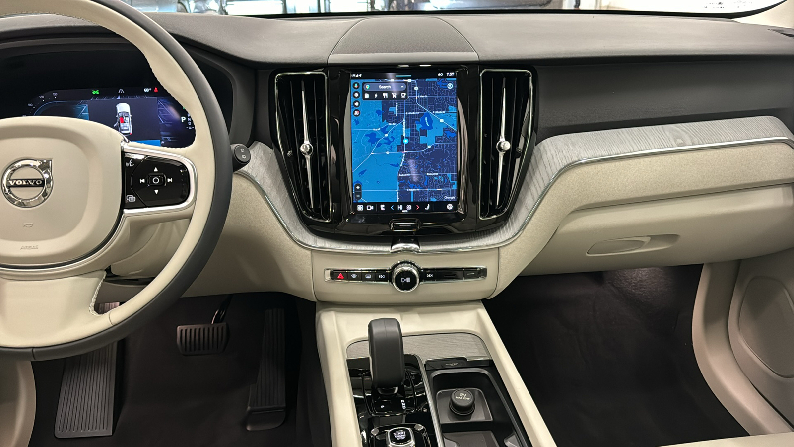 2025 Volvo XC60 Plug-In Hybrid Plus 10