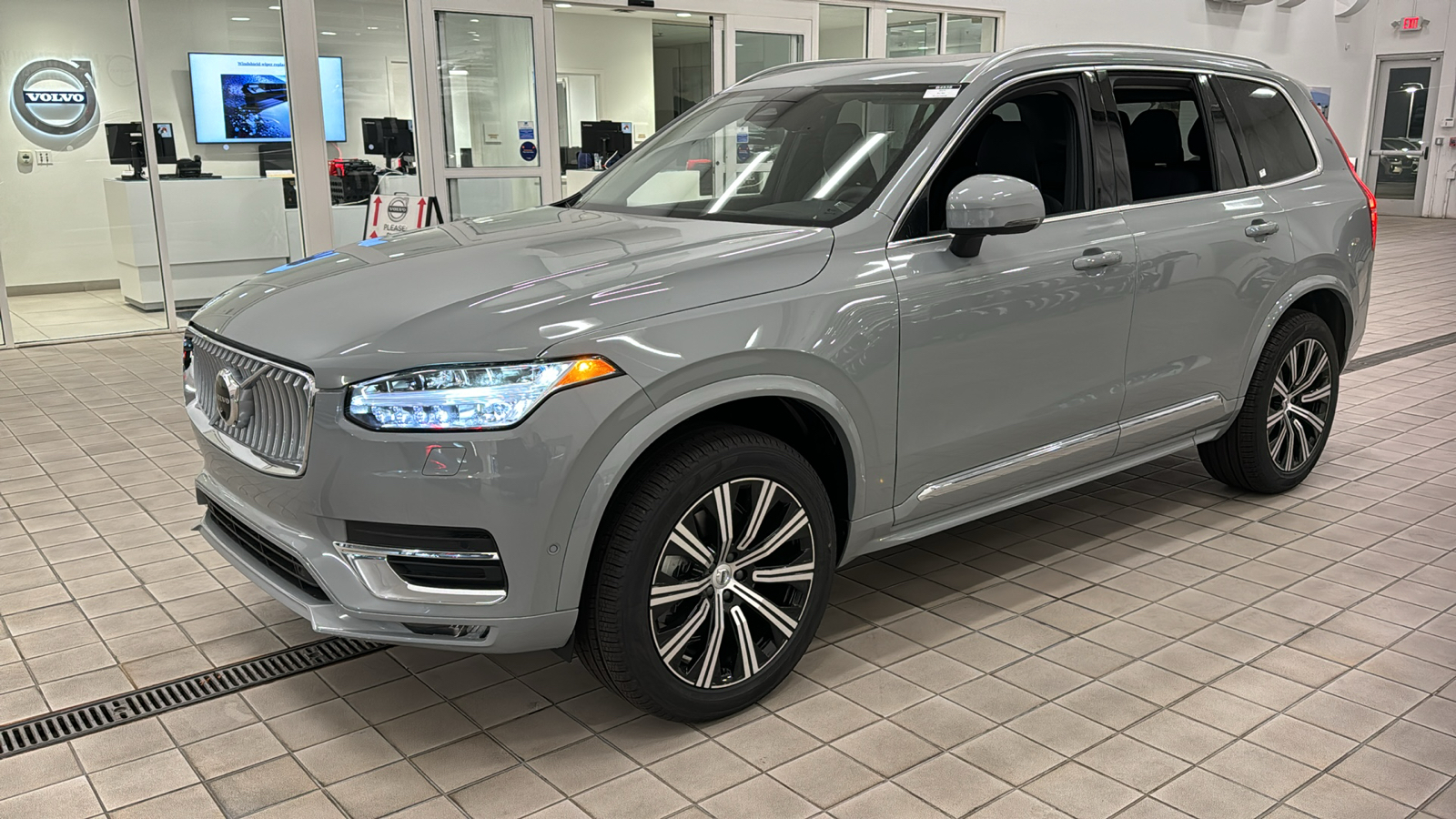 2025 Volvo XC90 Plus 8