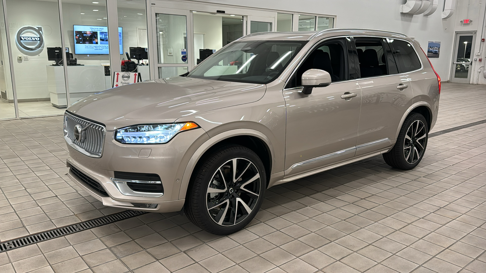 2025 Volvo XC90 Plus 8