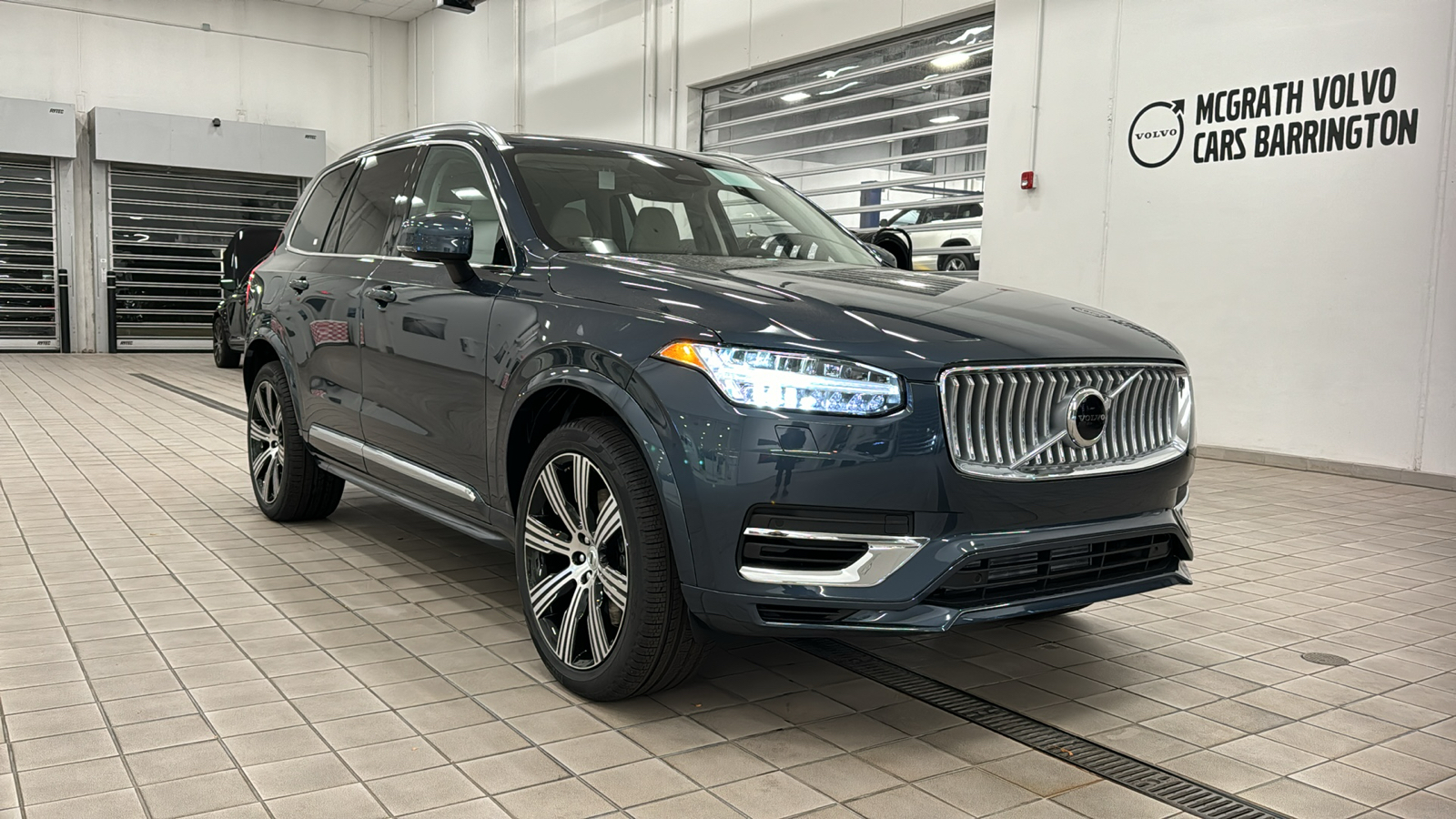 2025 Volvo XC90 Plug-In Hybrid Core 2