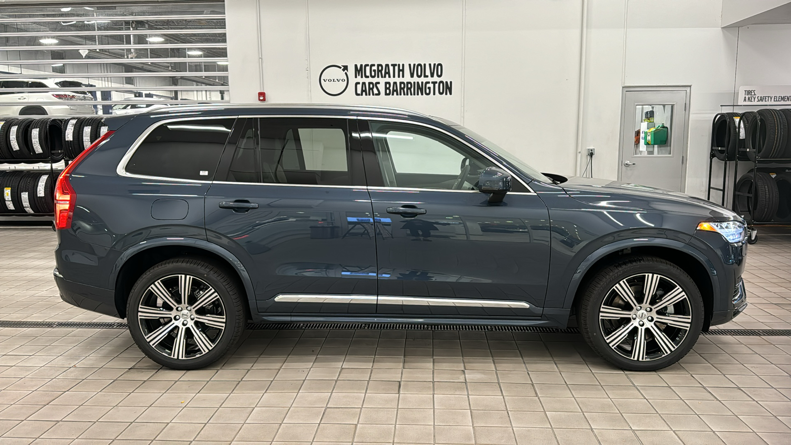 2025 Volvo XC90 Plug-In Hybrid Core 3