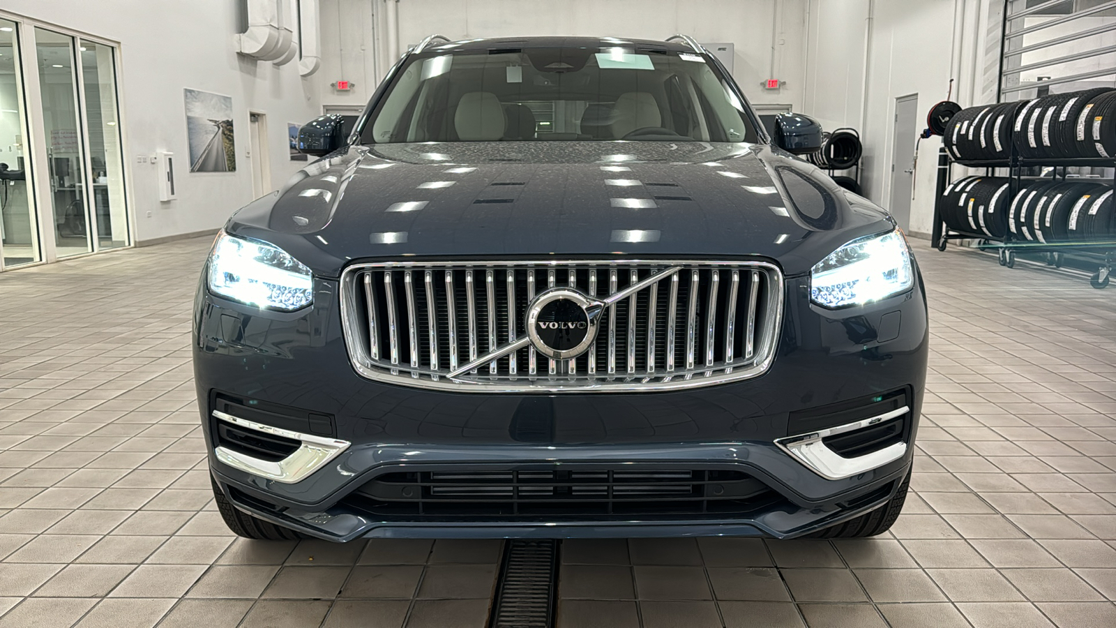 2025 Volvo XC90 Plug-In Hybrid Core 9