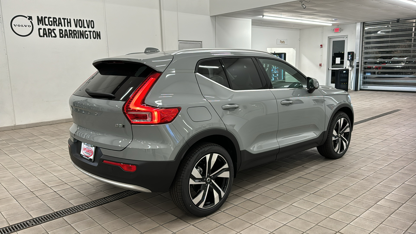 2025 Volvo XC40 Plus Bright Theme 4