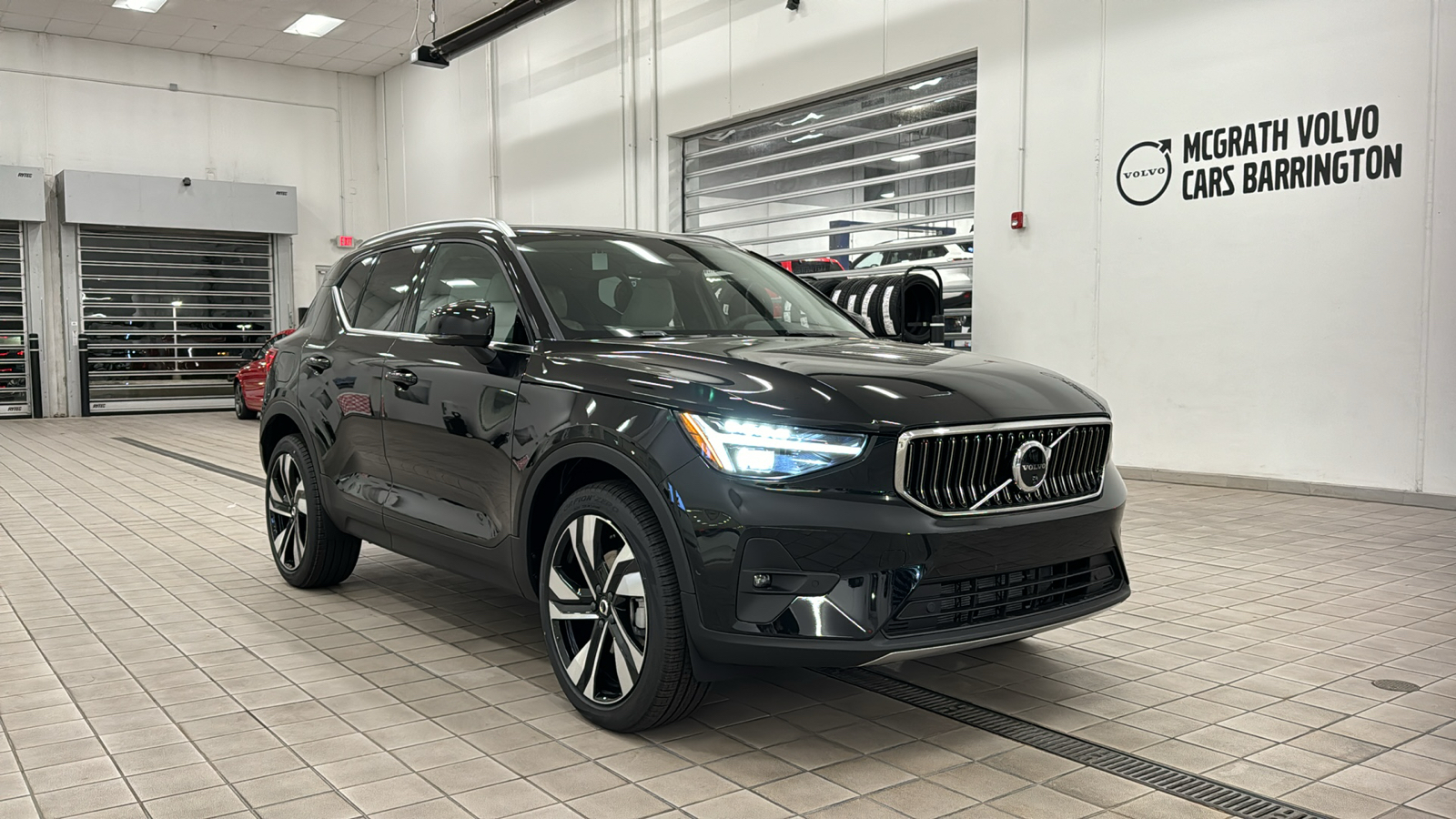 2025 Volvo XC40 Plus Bright Theme 2