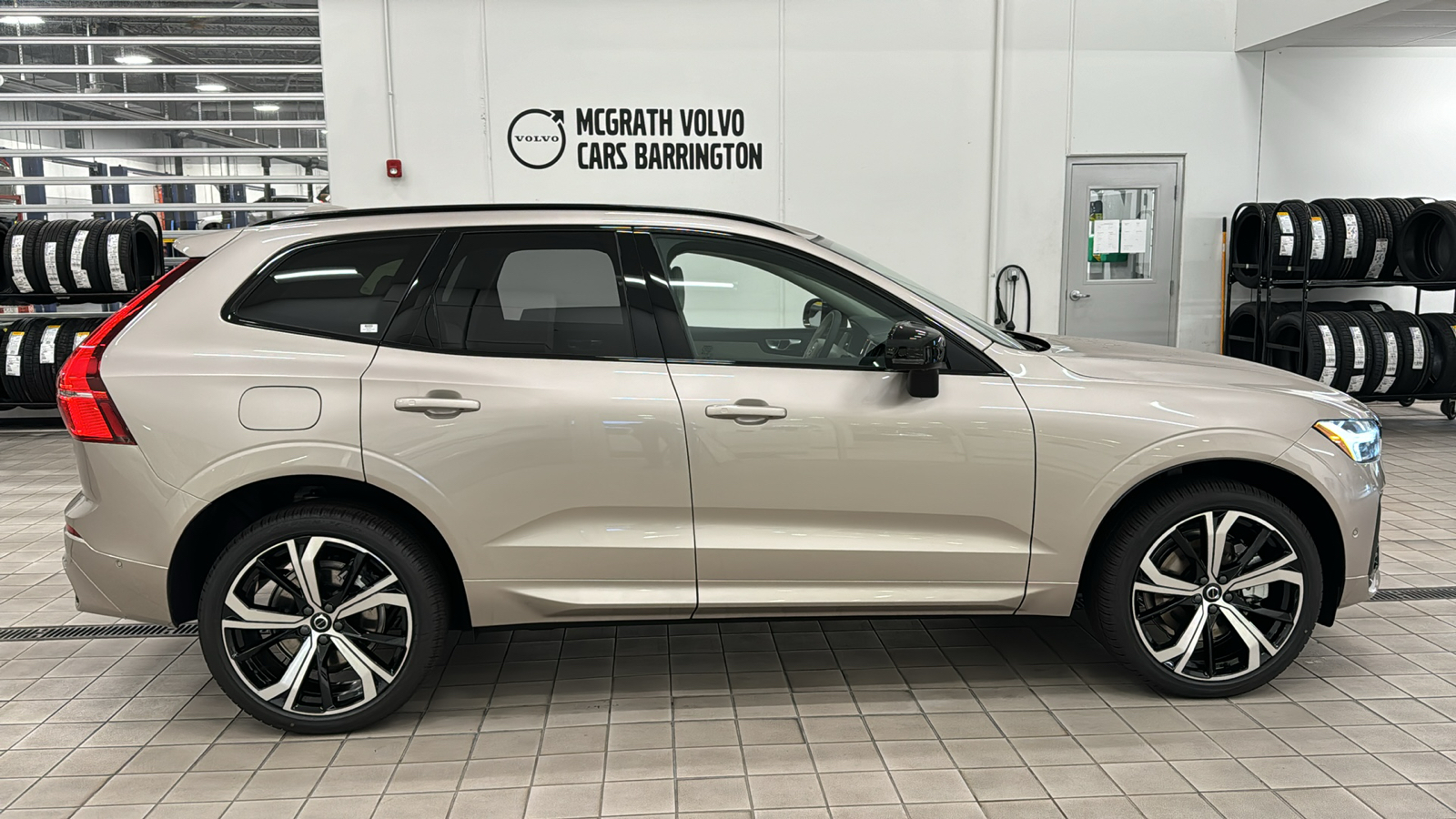 2025 Volvo XC60 Plug-In Hybrid Ultra 3