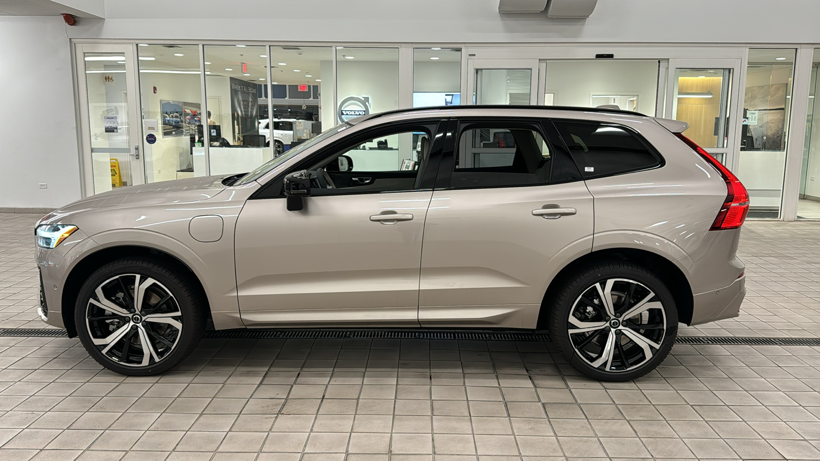 2025 Volvo XC60 Plug-In Hybrid Ultra 7