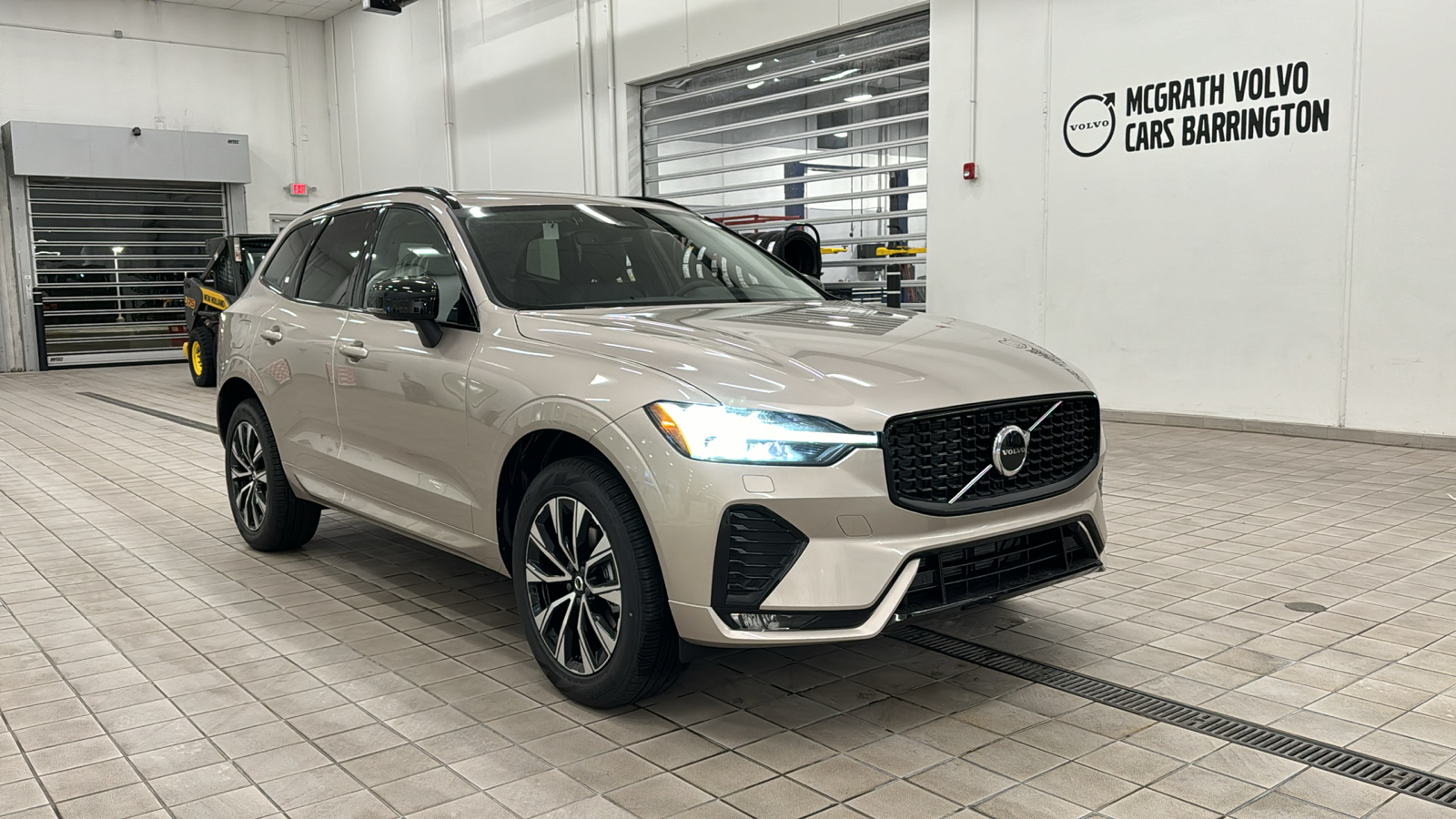 2025 Volvo XC60 Core 2