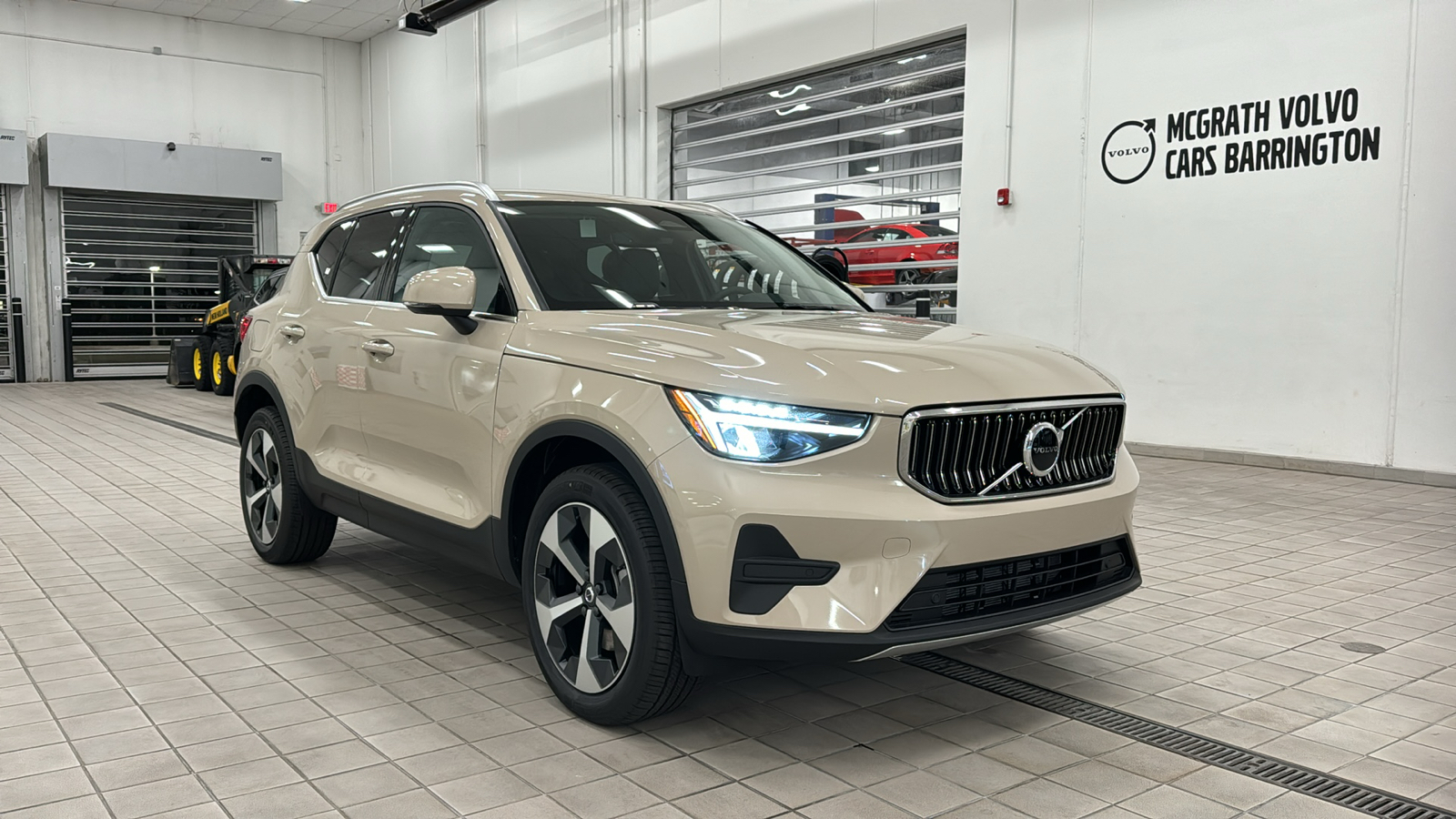 2025 Volvo XC40 Core Bright Theme 2