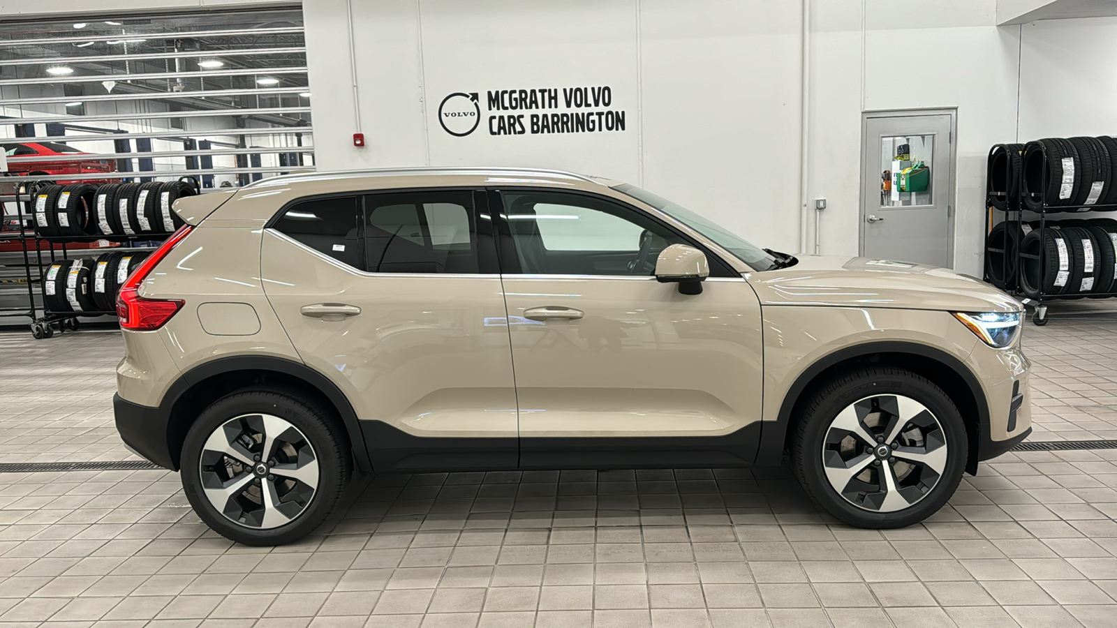 2025 Volvo XC40 Core Bright Theme 3