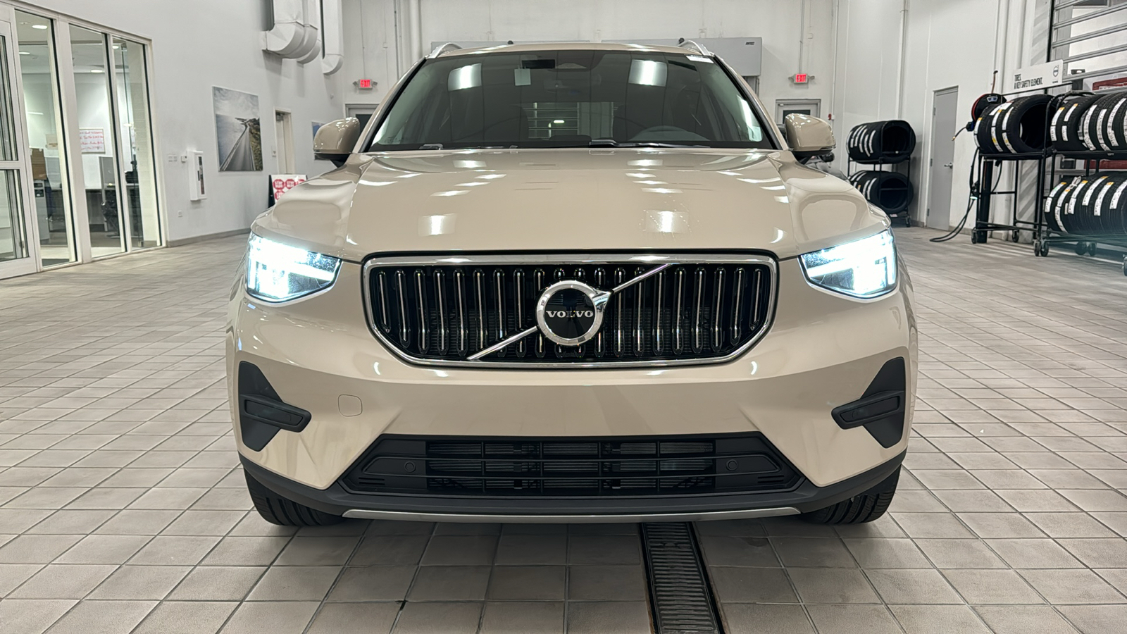 2025 Volvo XC40 Core Bright Theme 9