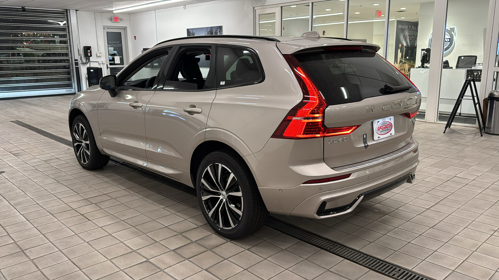 2025 Volvo XC60 Plus 6