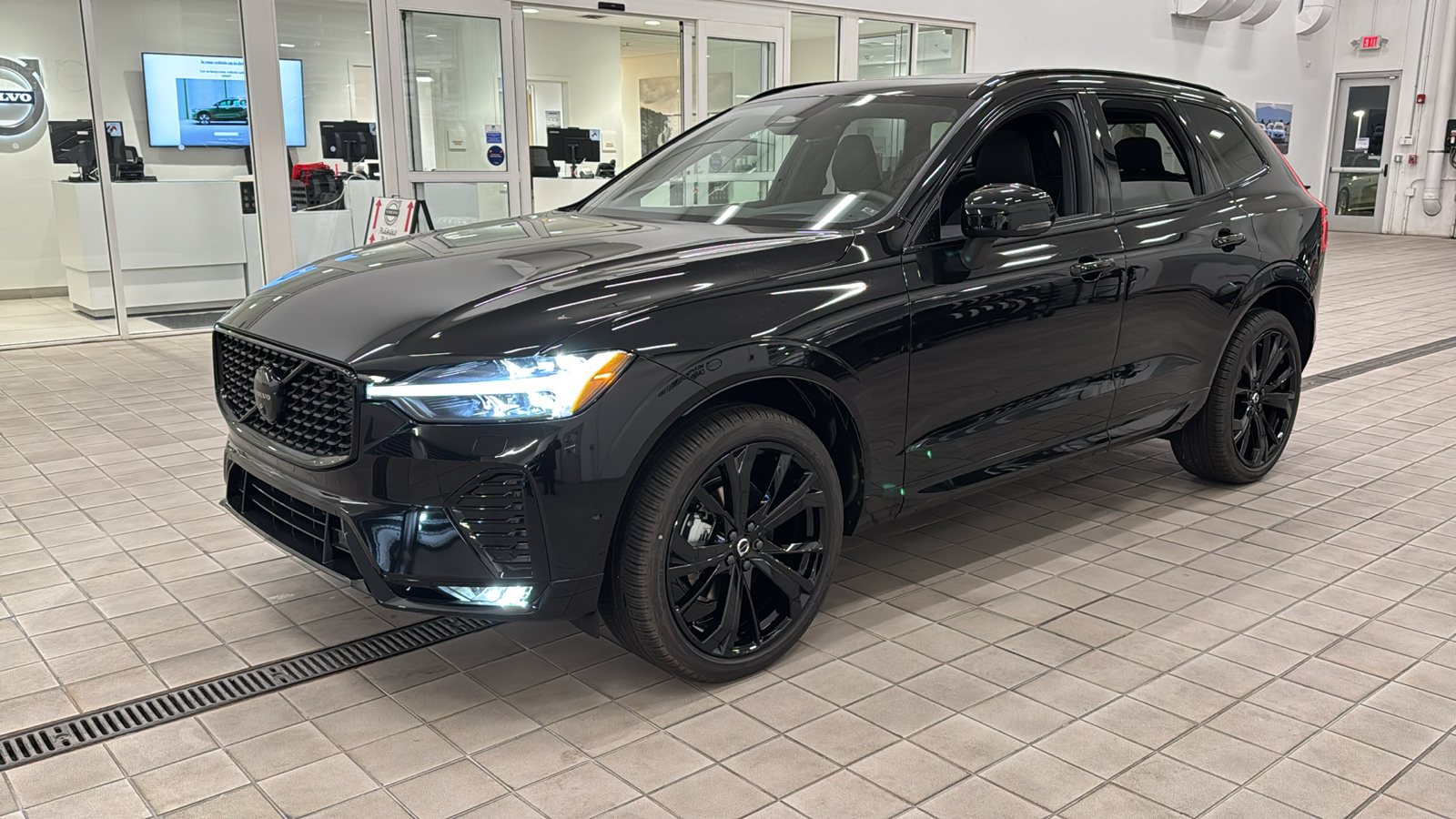 2025 Volvo XC60 Ultra Black Edition 8