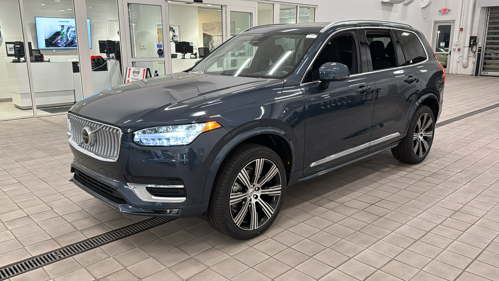 2025 Volvo XC90 Plus 8