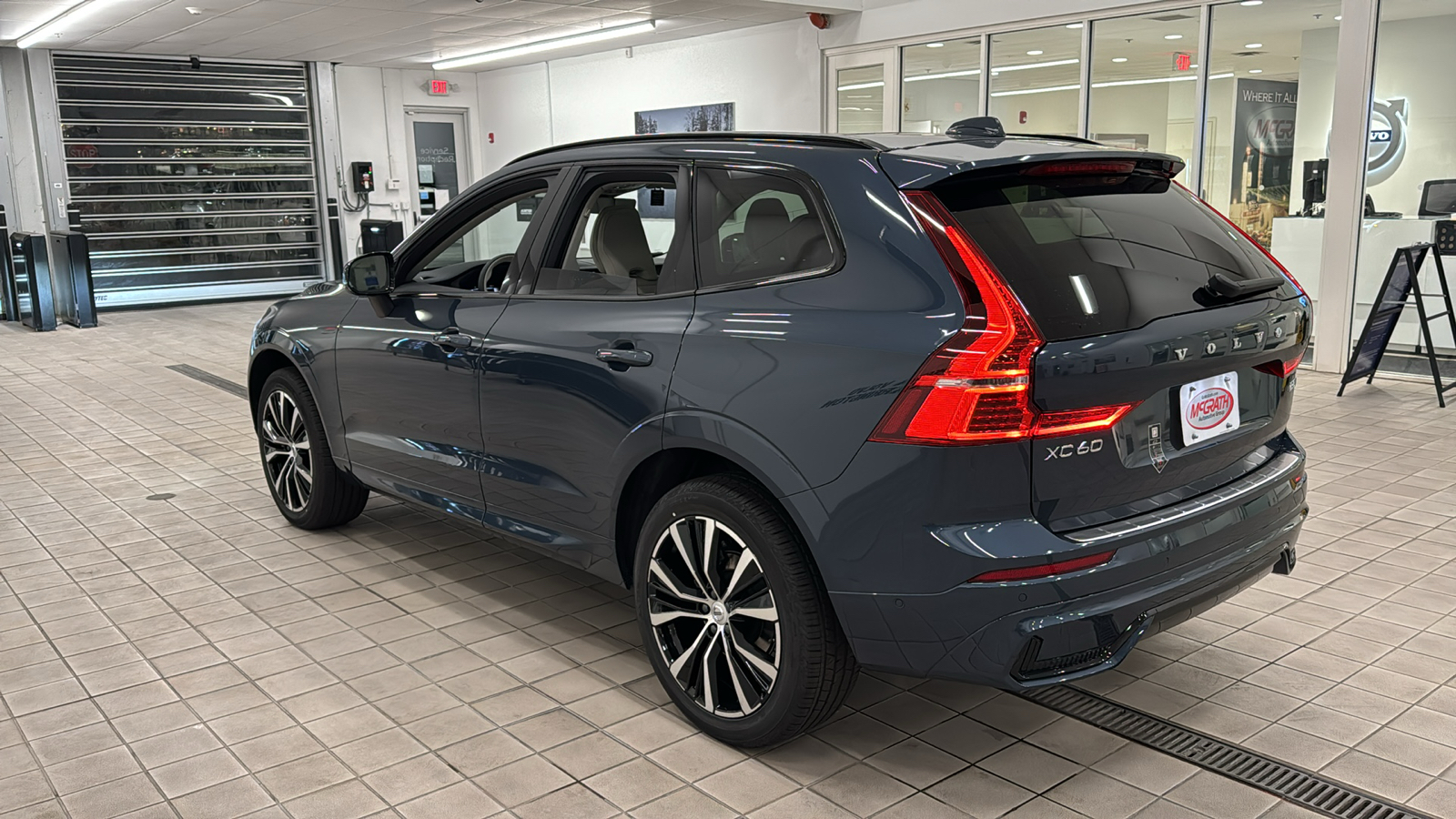 2025 Volvo XC60 Plus 6