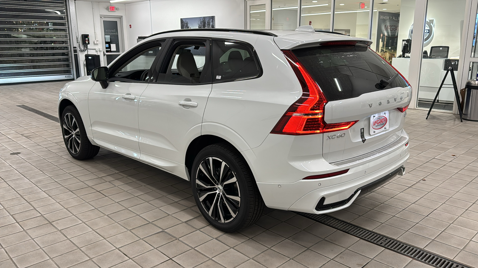 2025 Volvo XC60 Plus 6