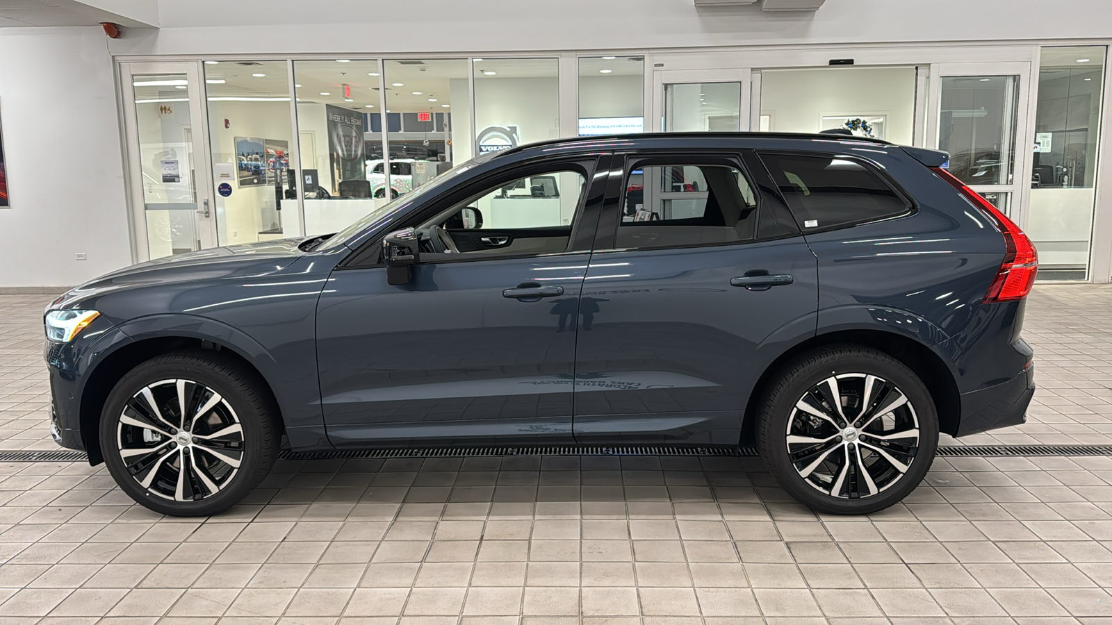 2025 Volvo XC60 Plus 7