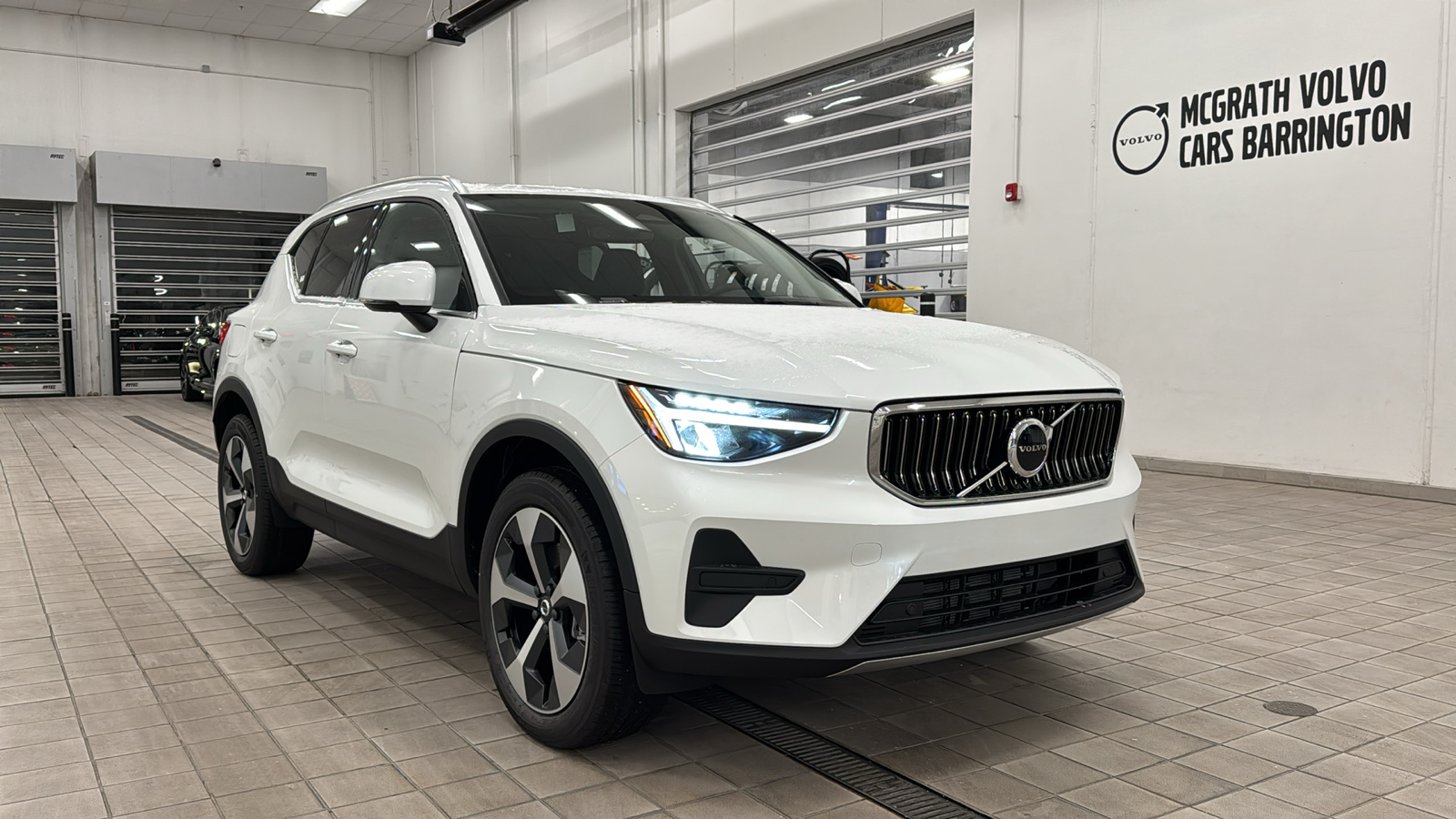 2025 Volvo XC40 Core Bright Theme 2