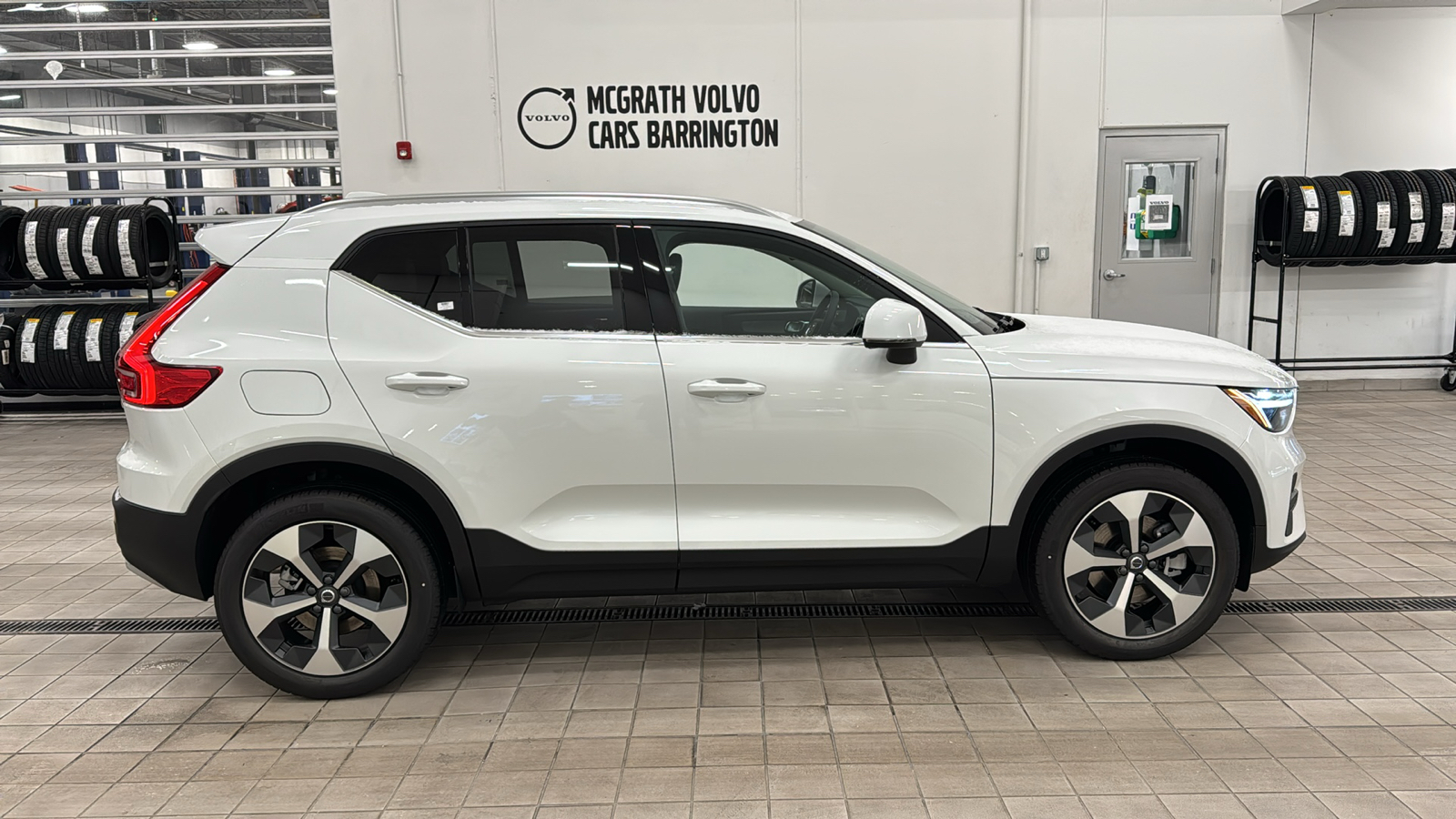 2025 Volvo XC40 Core Bright Theme 3