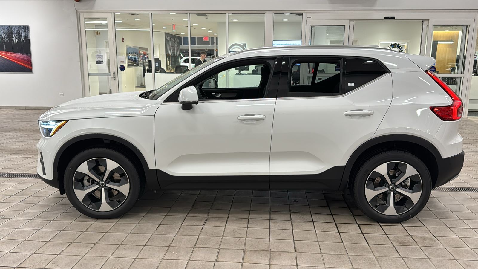 2025 Volvo XC40 Core Bright Theme 7