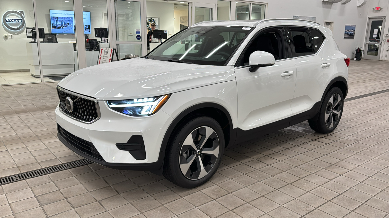 2025 Volvo XC40 Core Bright Theme 8