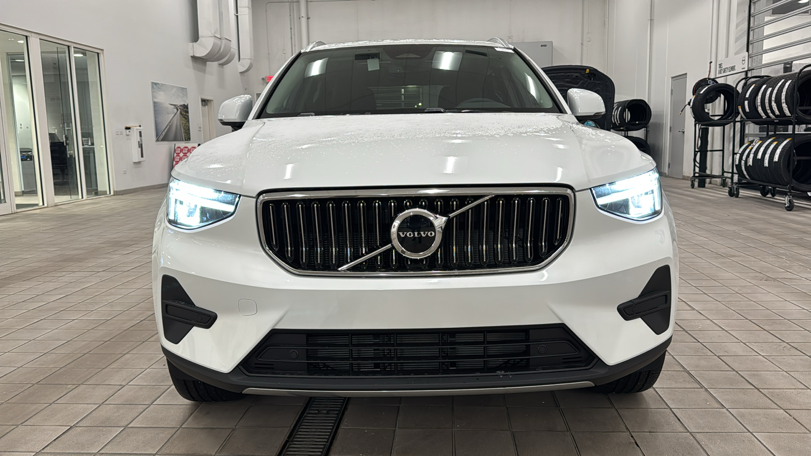 2025 Volvo XC40 Core Bright Theme 9