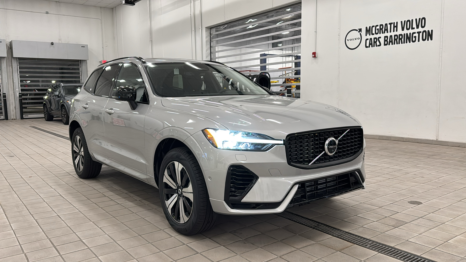 2025 Volvo XC60 Plug-In Hybrid Plus 2