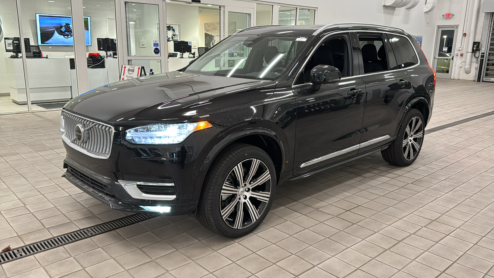 2025 Volvo XC90 Plus 8